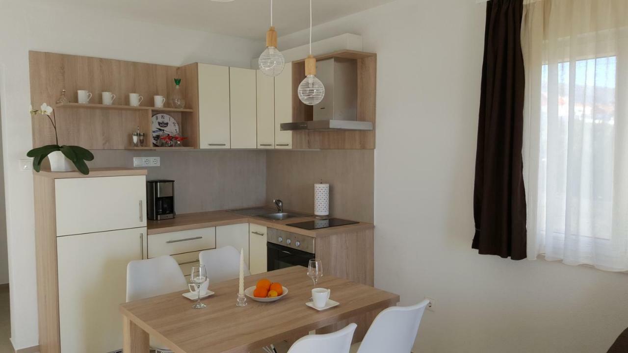 Apartments Anaivana Трогир Екстериор снимка