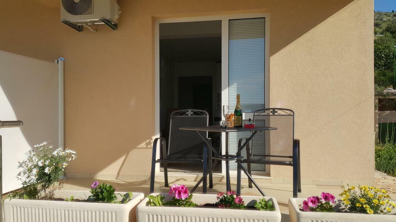 Apartments Anaivana Трогир Екстериор снимка