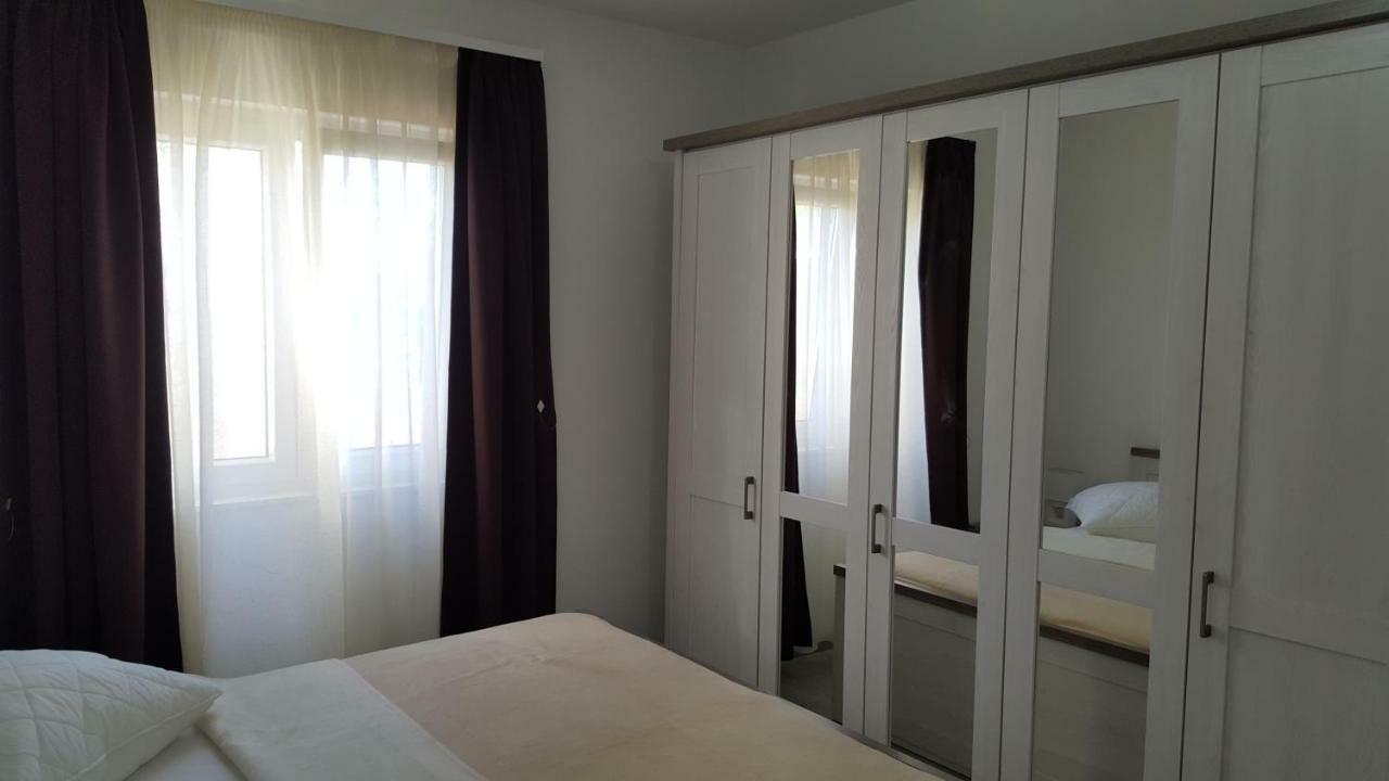 Apartments Anaivana Трогир Екстериор снимка