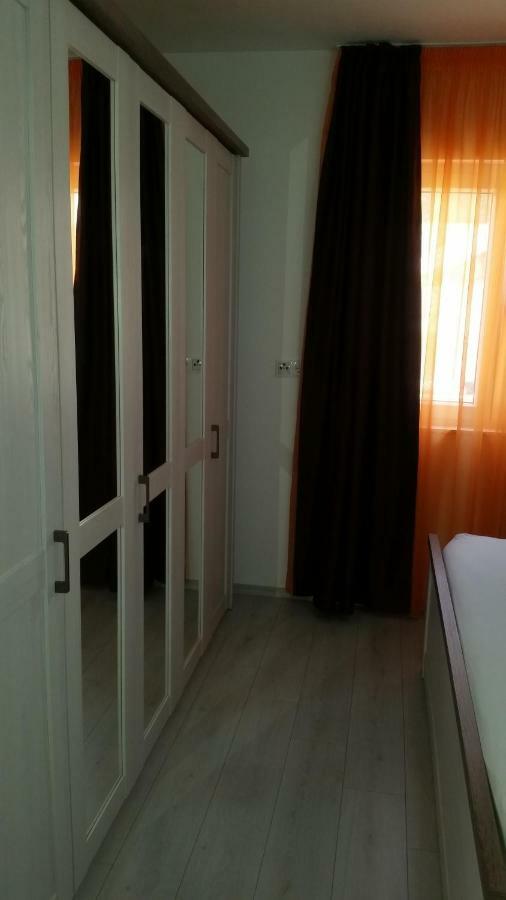 Apartments Anaivana Трогир Екстериор снимка