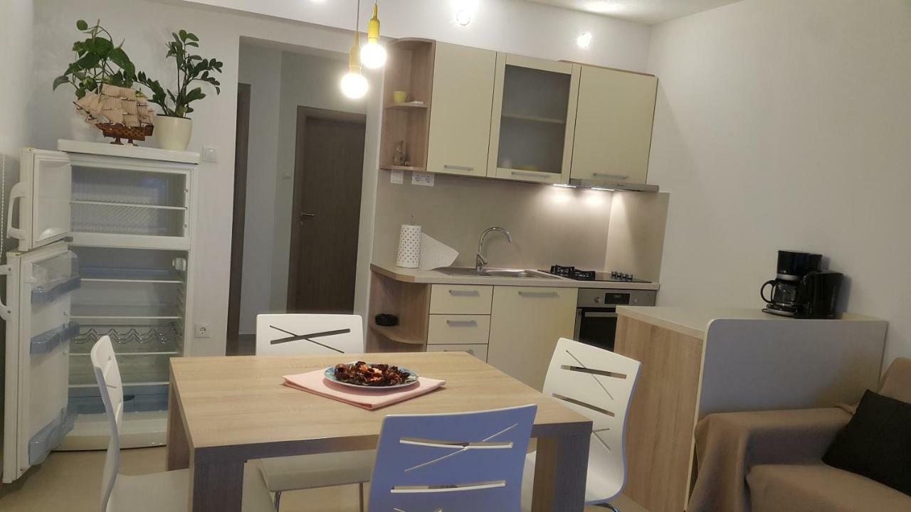 Apartments Anaivana Трогир Екстериор снимка