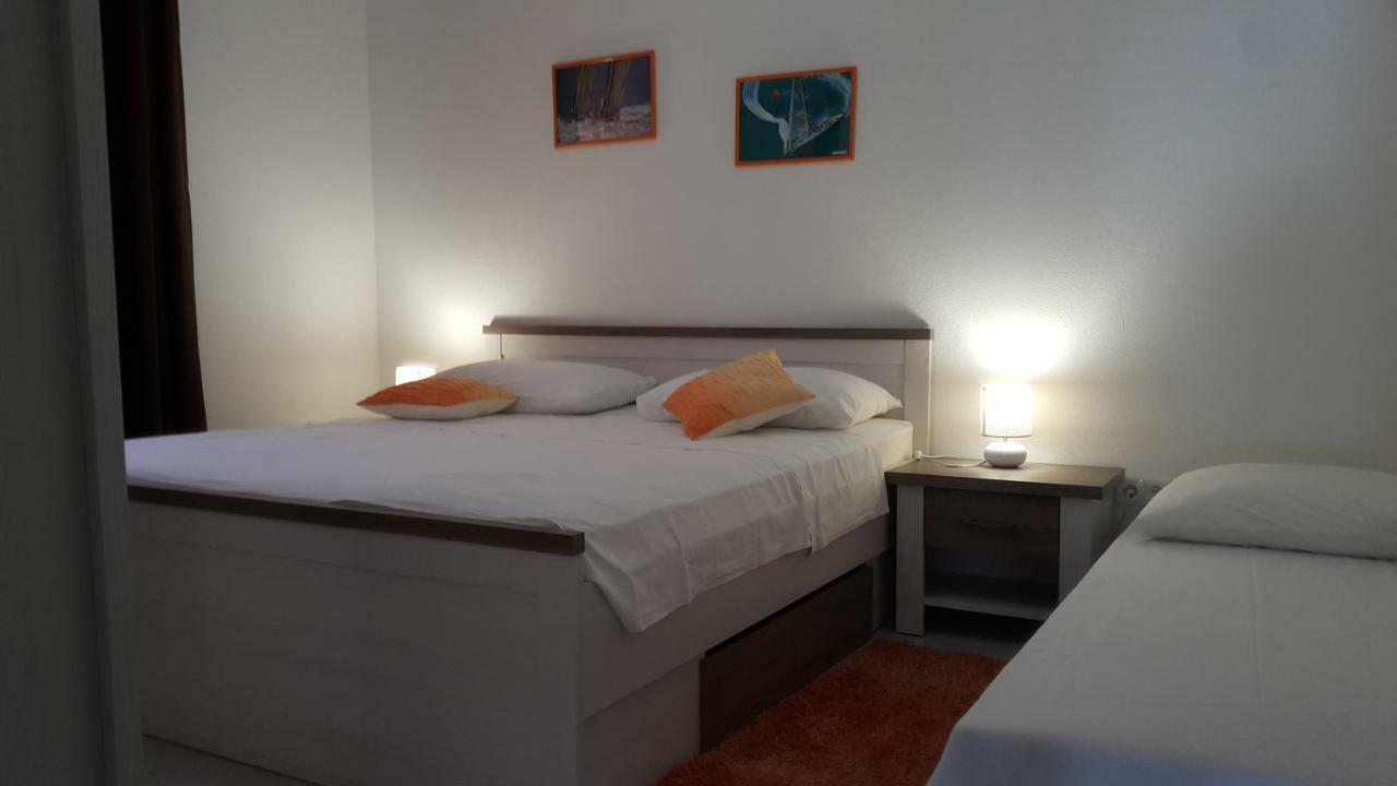 Apartments Anaivana Трогир Екстериор снимка