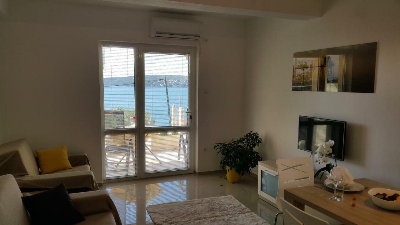 Apartments Anaivana Трогир Екстериор снимка